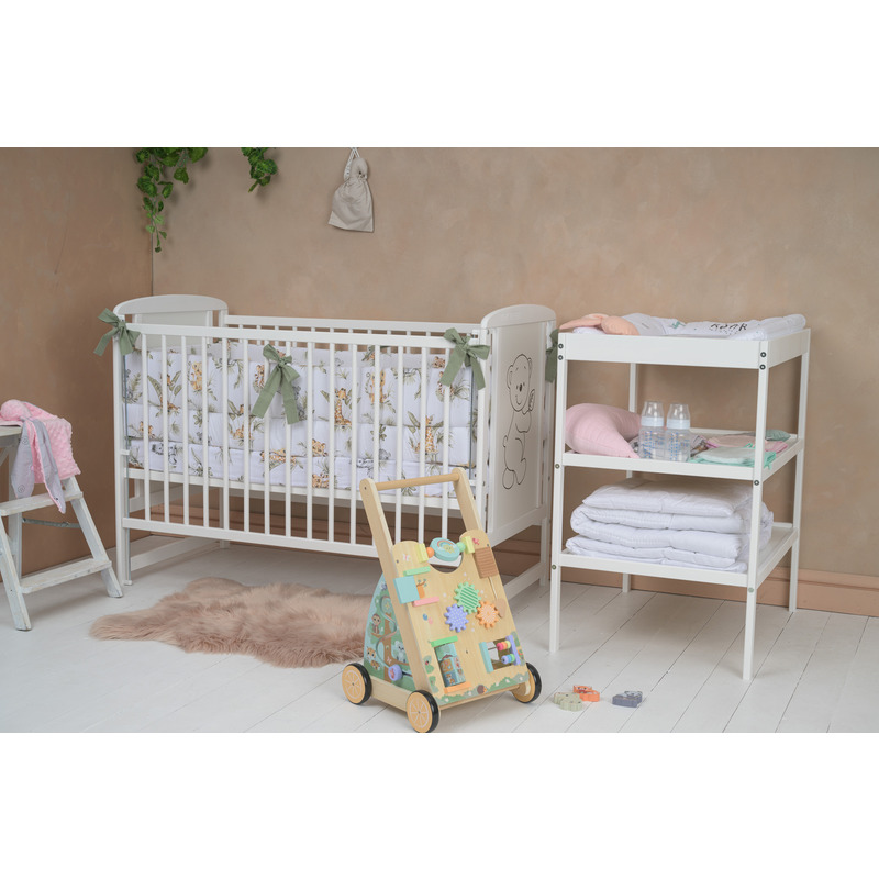 Babyneeds - Patut din lemn de pin Timmi 120x60 cm, EN716-1, EN716-2, Inaltime saltea reglabila pe 3 nivele, Laterala cu 3 bete detasabile, Alb + Saltea 8 cm + Qmini - Masuta de schimbat, 70x50 cm, Alb