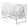 Patut din lemn bebe, 120x60 cm, Din lemn de pin si mdf, Stabil si rezistent, Inaltime saltea reglabila pe 3 nivele, Laterala cu 3 bete detasabile, EN716-1, EN716-2, Alb, Babyneeds, Timmi + Saltea 8 cm - 5