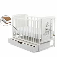 Black Friday - Reduceri Patut din lemn bebe, 120x60 cm, Cu sertar cu capac, Din lemn de pin si mdf, Stabil si rezistent, Inaltime saltea reglabila pe 3 nivele, Laterala cu 3 bete detasabile, EN716-1, EN716-2, Alb, Babyneeds, Timmi Girafa + Saltea 8 cm Promotie