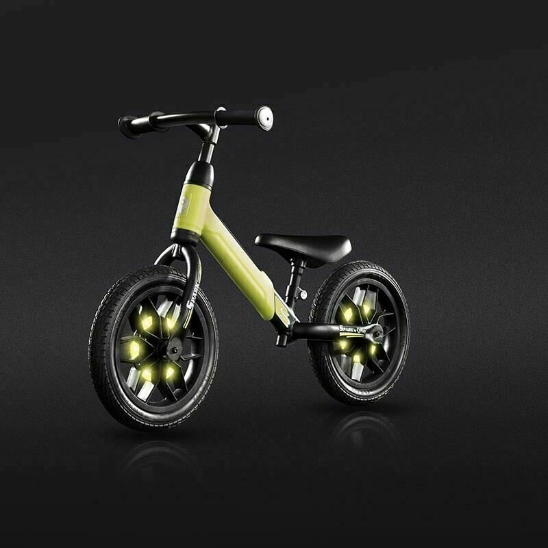 QPlay - Bicicleta fara pedale Balance Bike Spark, 12 , Cu roti luminoase, Verde