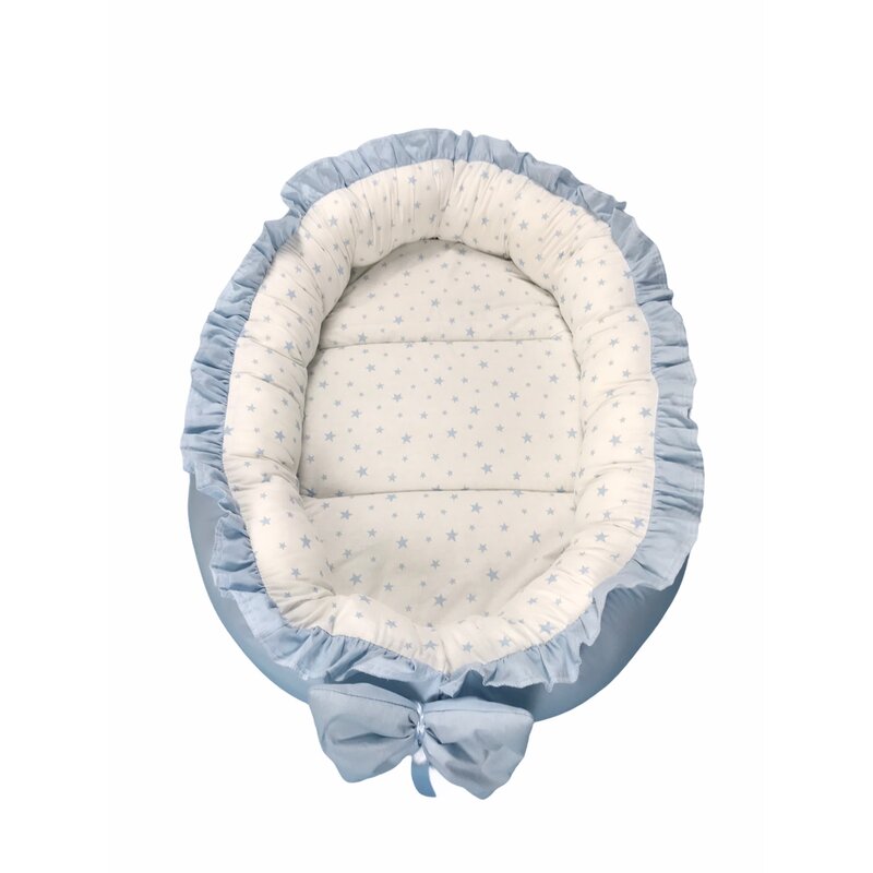 Deseda - cuib baby nest bebelusi cu volanase albastru pal - stelute albastre pe alb lux