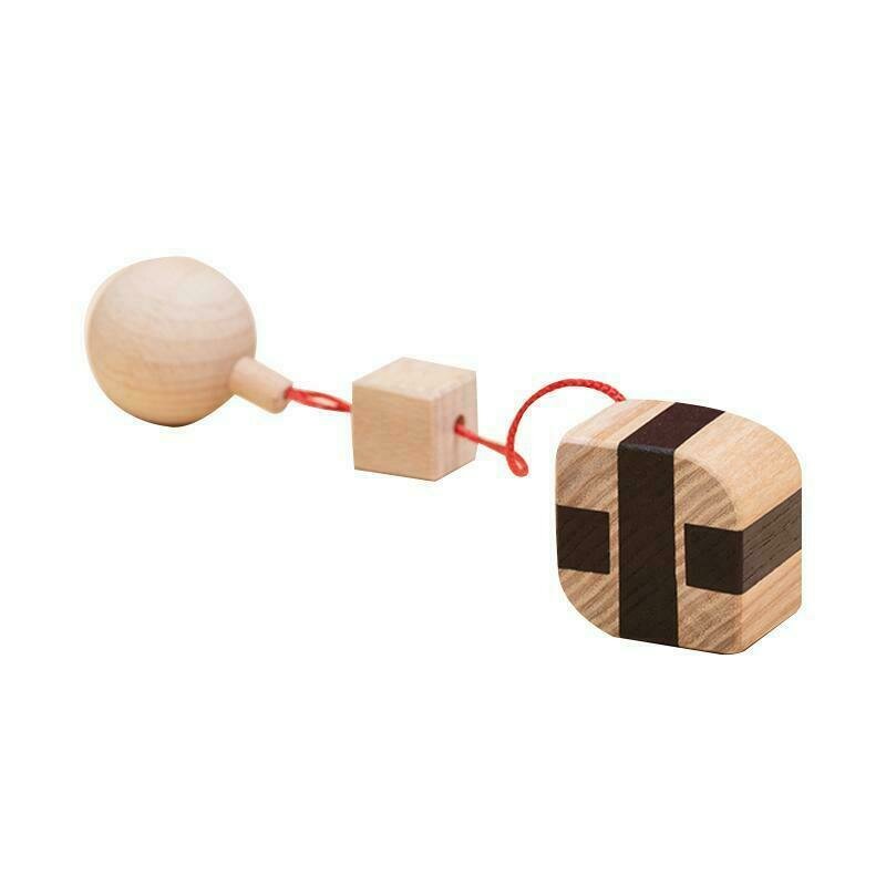 Mobbli - jucarie din lemn corp geometric prisma-frunza, natur-negru, pentru carusel / centru de activitati,