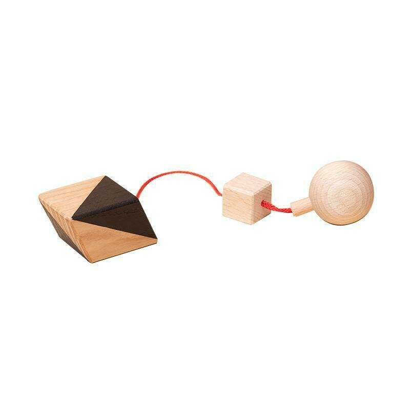 Mobbli - jucarie din lemn corp geometric romboedru, natur-negru, pentru carusel / centru de activitati,