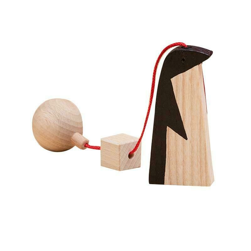 Mobbli - jucarie din lemn pinguin, natur-negru, pentru carusel / centru de activitati,
