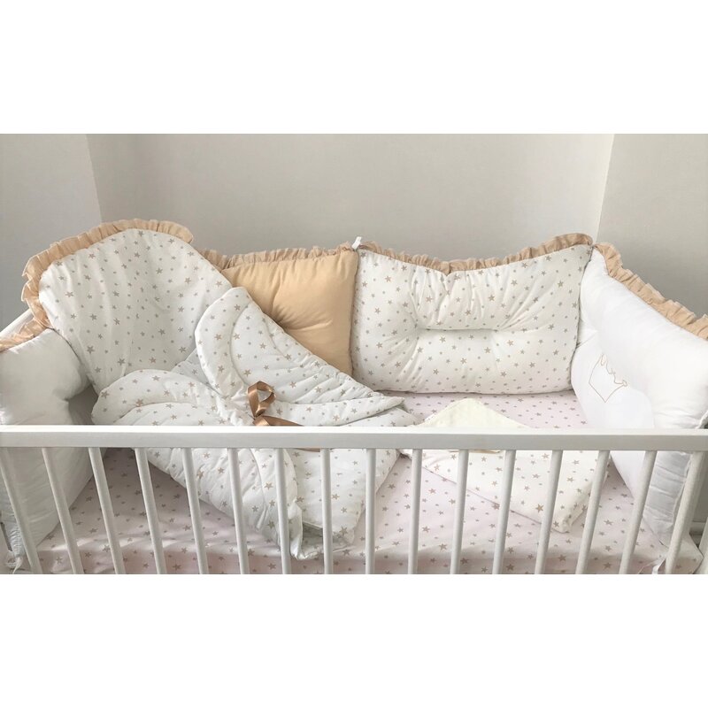 Deseda - lenjerie cu 6 aparatori pufoase si paturica pat 140x70 cm alb -stelute bej pe alb- bej