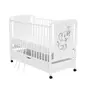 Patut din lemn bebe, 120x60 cm, Cu sertar, Din lemn de pin si mdf, Stabil si rezistent, Inaltime saltea reglabila pe 3 nivele, Laterala cu 3 bete detasabile, EN716-1, EN716-2, Alb, Qmini, Timmi Elephant + Saltea 8 cm - 9