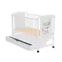 Patut din lemn bebe, 120x60 cm, Cu sertar, Din lemn de pin si mdf, Stabil si rezistent, Inaltime saltea reglabila pe 3 nivele, Laterala cu 3 bete detasabile, EN716-1, EN716-2, Alb, Qmini, Timmi Elephant + Saltea 8 cm - 8