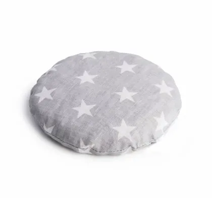 Pernuta anticolici, Qmini, Umpluta cu samburi de cirese, Cu husa din bumbac, Diametru 14 cm, Grey Stars