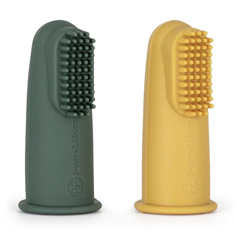 Set 2 periute de dinti pentru deget, Petite&Mars, Cu peri moi, Silicon, Include cutie depozitare, 0 luni+, Galben/Verde