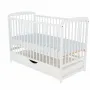 Patut din lemn bebe, 120x60 cm, Cu sertar cu capac, Din lemn de pin si mdf, Stabil si rezistent, Inaltime saltea reglabila pe 3 nivele, Laterala cu 3 bete detasabile, EN716-1, EN716-2, Alb, Babyneeds, Ola + Saltea 8 cm - 2