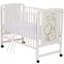 Patut din lemn, 120x60 cm, Cu laterala culisanta, Din lemn de pin si mdf, Stabil si rezistent, Inaltime saltea reglabila pe 3 nivele, Laterala cu 3 bete detasabile, EN716-1, EN716-2, Alb, Qmini, Timmi Heart + Saltea 10 cm - 3