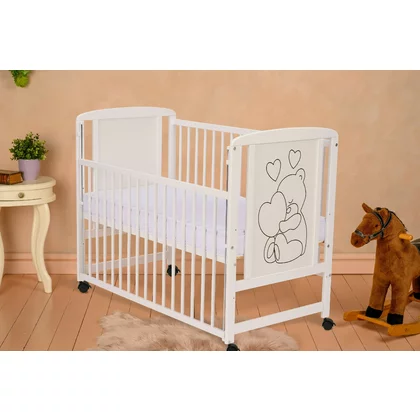 Patut din lemn, 120x60 cm, Cu laterala culisanta, Din lemn de pin si mdf, Stabil si rezistent, Inaltime saltea reglabila pe 3 nivele, Laterala cu 3 bete detasabile, EN716-1, EN716-2, Alb, Qmini, Timmi Heart + Saltea 12 cm