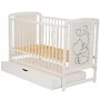 Patut din lemn, 120x60 cm, Cu sertar, Din lemn de pin si mdf, Stabil si rezistent, Inaltime saltea reglabila pe 3 nivele, Laterala cu 3 bete detasabile, EN716-1, EN716-2, Alb, Qmini, Timmi Heart + Saltea 8 cm - 15