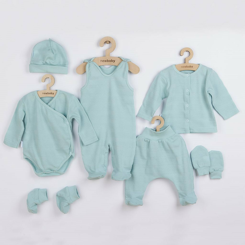 Set 7 piese, New Baby, Include body cu maneca lunga, bluza, pantalonasi cu botosei, salopeta fara maneci, caciulita, manusi, botosei, Marime 56, Din bumbac 100%, I am Blue