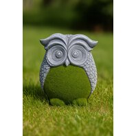 Decoratiune de gradina Bufnita cu iarba catifelata 14cm X 12cm X 10cm