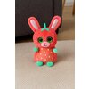 Jucarie de plus Fruity Motsu Parfumat IEPURAS CAPSUNA 15cm