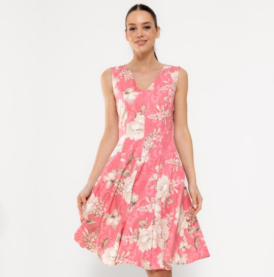 rochie roz in clos
