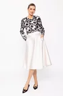 Bluză Caramel  elegantă din satin cu guler căzut alb-negru B4512 thumbnail picture - 