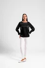 Bluză Caramel lejeră din satin cu pliu la mânecă neagră B4429 thumbnail picture - 