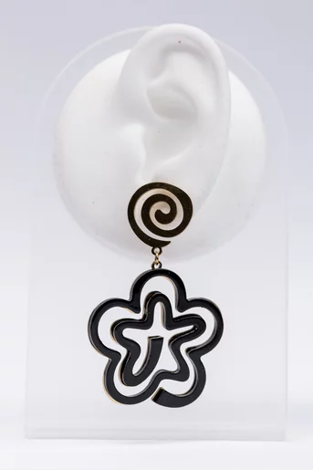 Cercei negri drop floare cu accesoriu auriu