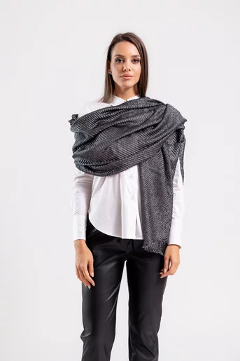 Eșarfă maxi plisată negru cu fir agrintiu EKG0908