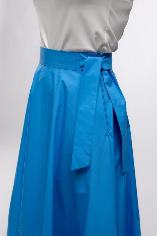 Fustă midi în cloș Caramel din poplin albastru F3406 picture - 6