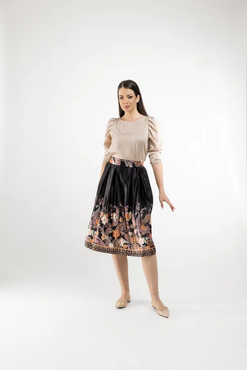 Fustă  midi in pliuri neagră FVA60501 thumbnail picture - 