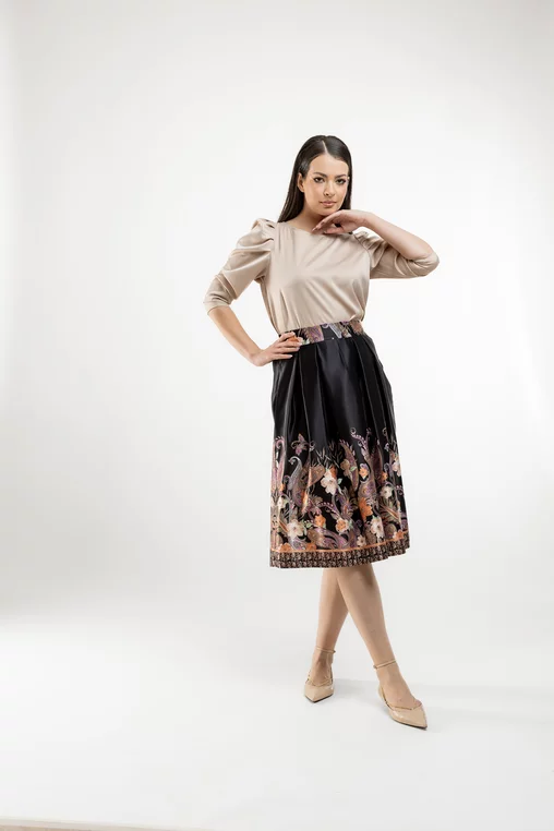 Fustă  midi in pliuri neagră FVA60501 thumbnail picture - 
