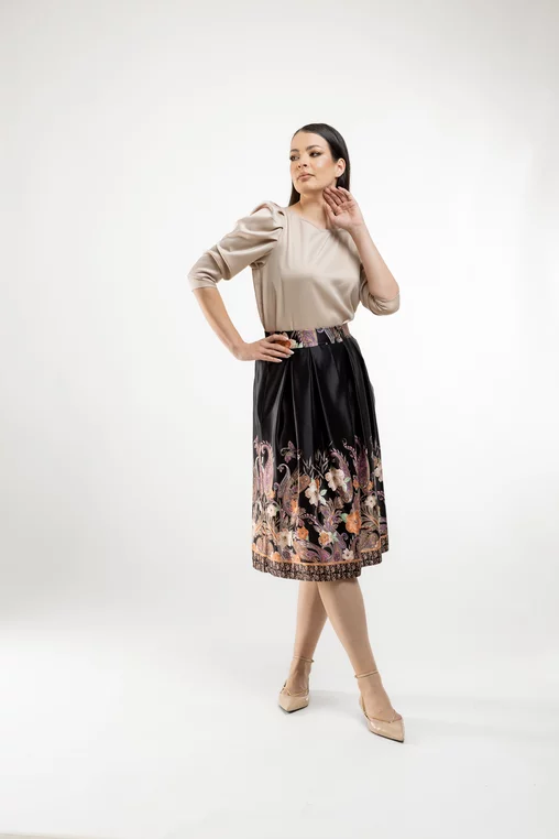 Fustă  midi in pliuri neagră FVA60501 thumbnail picture - 
