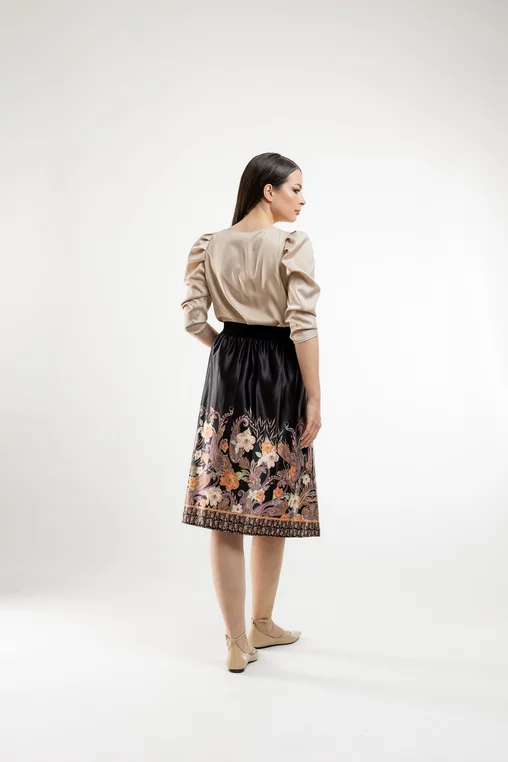 Fustă  midi in pliuri neagră FVA60501 thumbnail picture - 