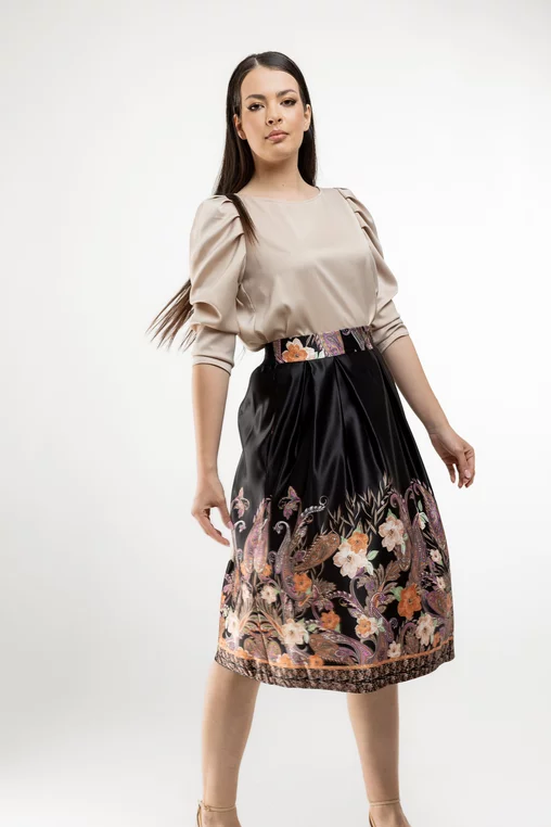 Fustă  midi in pliuri neagră FVA60501 thumbnail picture - 