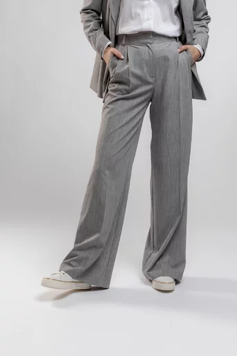 Pantaloni Caramel  evazati cu pliuri gri P2408