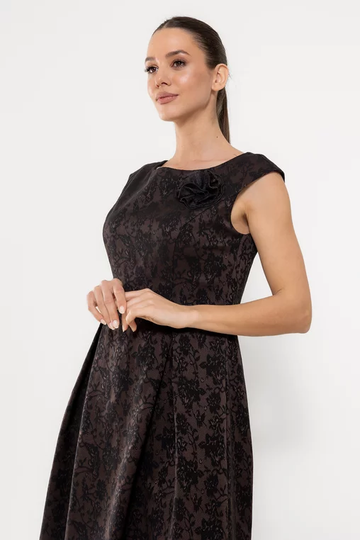 Rochie Caramel elegantă cu floare maro R8534 picture - 3