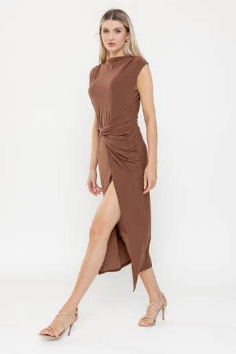 Rochie midi elegantă cu drapaje maro  RLA0518