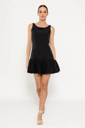 Rochie mini cu volan neagră RLO0306