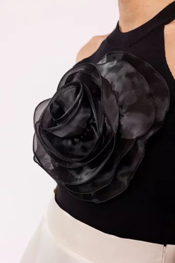 Top elegant cu floare aplicată negru BLAM0220