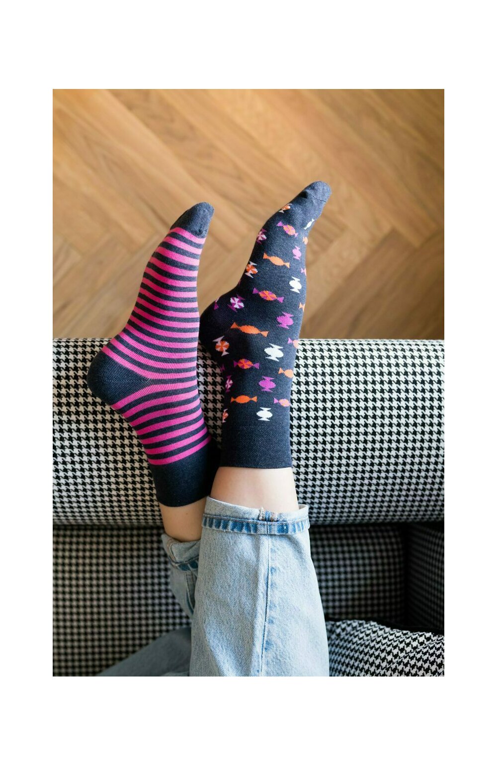 Sosete dama - Sosete colorate - fabricate din bumbac, cu model asimetric colorate - Happy socks - More S078AS008 Sweets