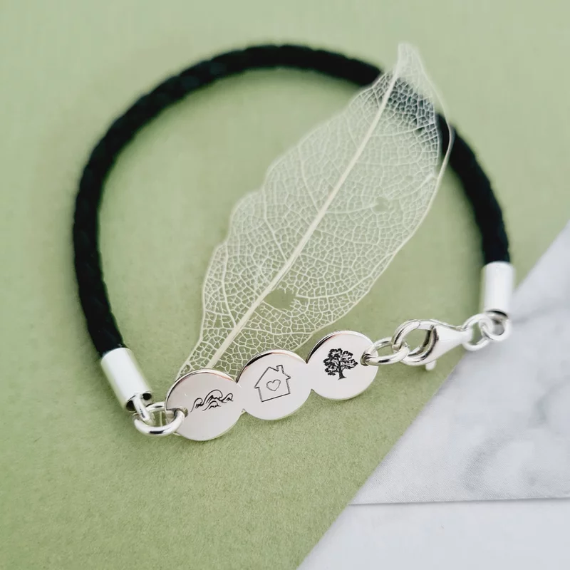 Tripla Szenvedély Karkötő - 925 Sterling Ezüst Érme - Fekete Fonott Bőr - Karabíner Kapocs