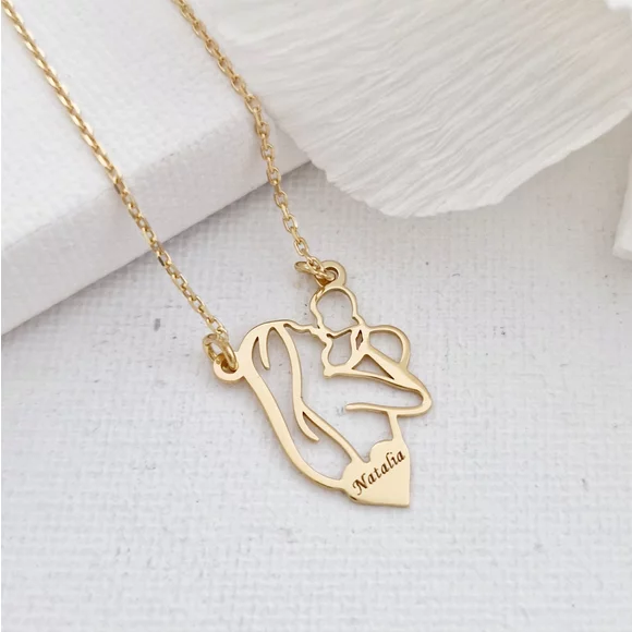 Anya Szívében Nyaklánc - Anya és Kisbabája Kezdőbetűvel - 18K Sárga Aranyozott 925 Sterling Ezüst - Körkapocs