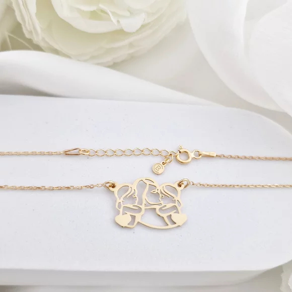 Anya Szívében Nyaklánc - Anya és Lányai Kezdőbetűkkel - 18K Sárga Aranyozott 925 Sterling Ezüst - Körkapocs