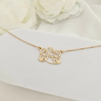 Anya Szívében Nyaklánc - Anya és Lányai Kezdőbetűkkel - 18K Sárga Aranyozott 925 Sterling Ezüst - Körkapocs