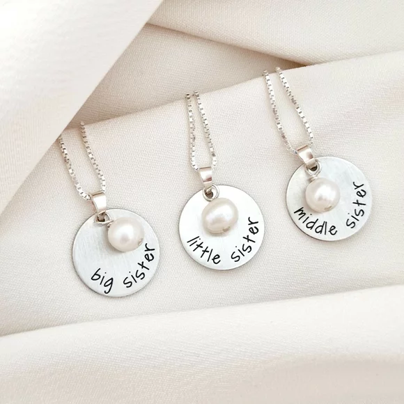Big, Middle & Little Sister Nyaklánc Szett – 925 Sterling Ezüst és Gyöngycsepp Charm