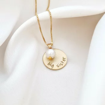 Big Sister Nyaklánc – 18K Sárga Aranyozott 925 Sterling Ezüst és Gyöngycsepp Charm