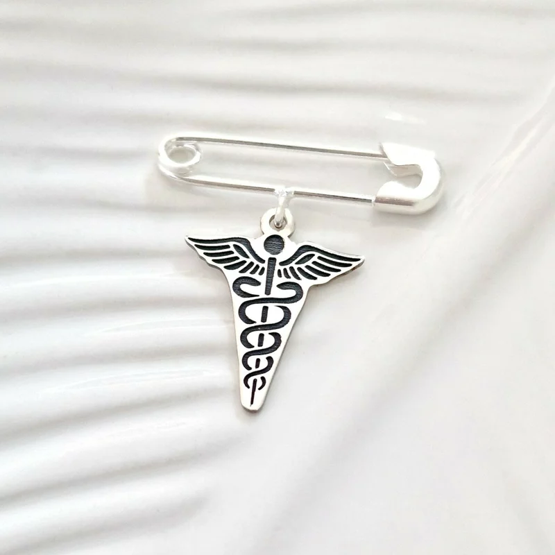 Biztostű Bross – Caduceusz Szimbólum – 925 Sterling Ezüst