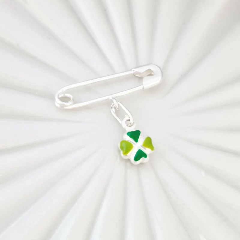 Biztostű Bross – Lóhere Charm –  925 Sterling Ezüst