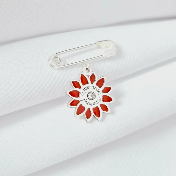 Biztostű Bross – Tavasz Virága –  925 Sterling Ezüst, piros zománccal és Swarovski kristállyal