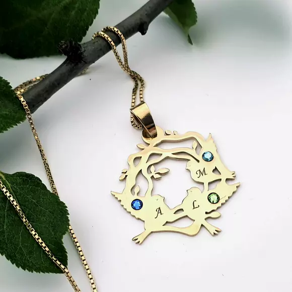 Családi Fészek Nyaklánc  - 3 Név - 18K Arany bevonatos 925 Ezüst és Swarovski Kristály - Körkapocs