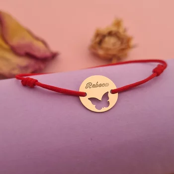 Aranyos Pillangó karkötő - Egyedi 12 mm átmérőjű névvel ellátott érme - 14K sárga arany - Állítható zsinór, többféle színben