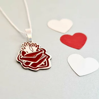 Egyedi lánc, színes zománccal díszítve - Szív fonott kezekből - Ezüst 925