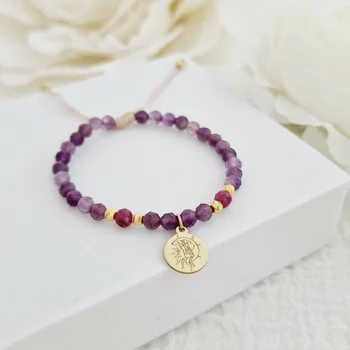 ÉLETERŐ Karkötő - A Hold és a Nap ölelése - 18K Sárga Aranyozott Sterling Ezüst érmével és gömbökkel 2.5 mm - fazettált Rubin és Ametiszt ásvány gyöngyökkel - állítható nude zsinór